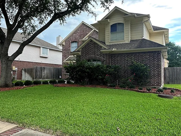 435 Leisure Dr — Photo 5