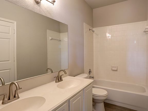 2nd image of 2954 La Vista Ln