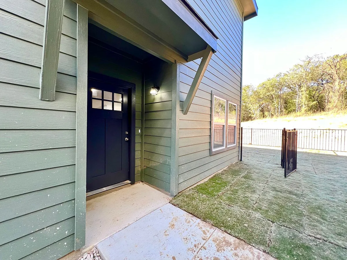 Building Photo - 3501 E Renfro St #106