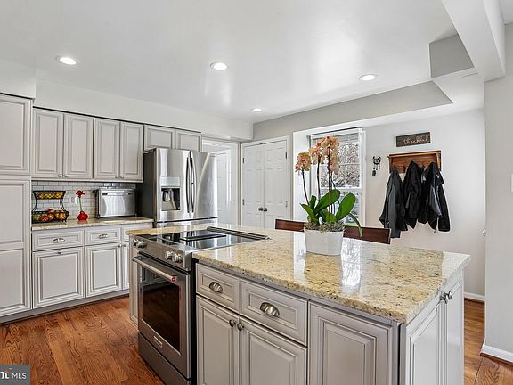 5th image of 9 Midsummer Ct