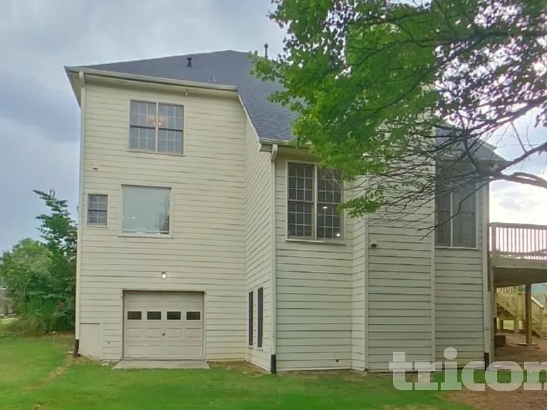 1260 Castle Pointe Ln — Photo 17