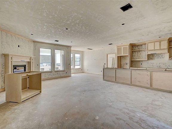 4th image of 14200 Village Creek Way