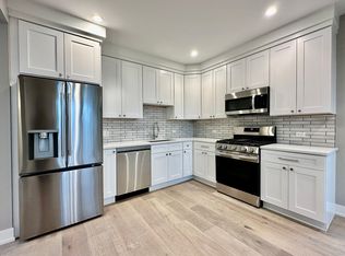 1019 W Wolfram St #3, Chicago, IL 60657