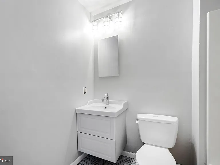 641 N 16th St #1R — Photo 12