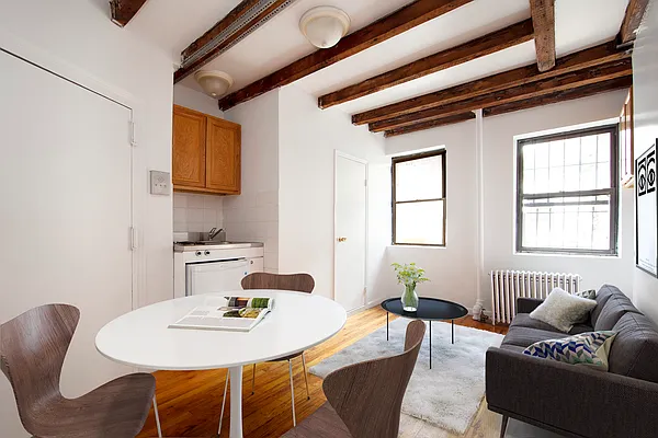 Rented by R New York | media 11