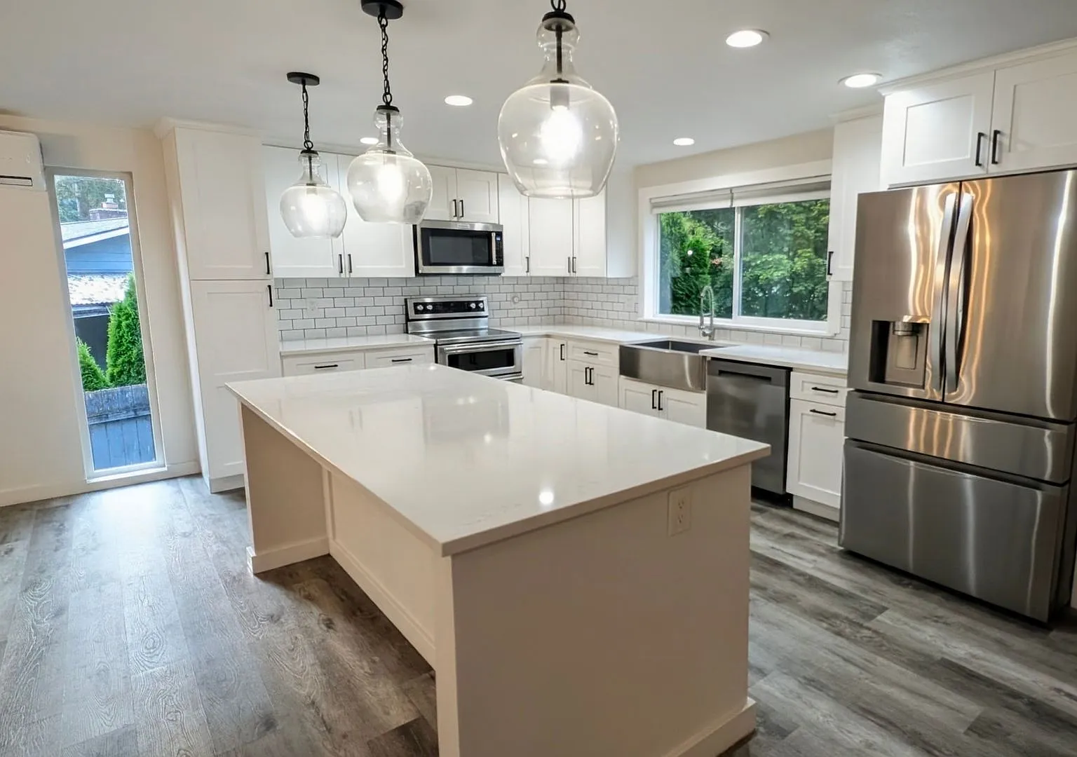 Spacious Updated House near Martha Lake — Photo 4