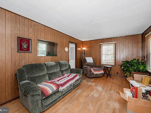5th image of 9813 Braddock Rd