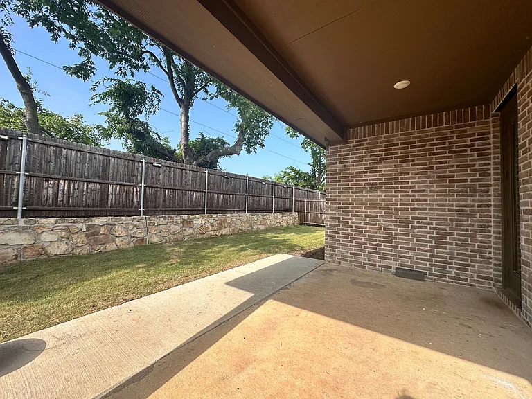 2609 Chevy Chase Dr — Photo 37