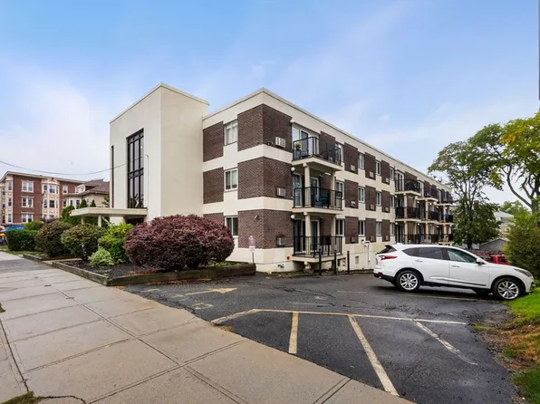 245 Lafayette St APT 1A, Salem, MA 01970