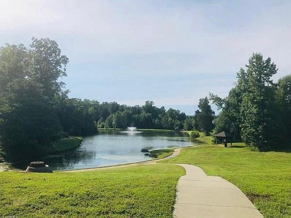 Walk to beautiful Salem Springs pond with ducks, geese, waterfalls, trails, and relaxing areas!