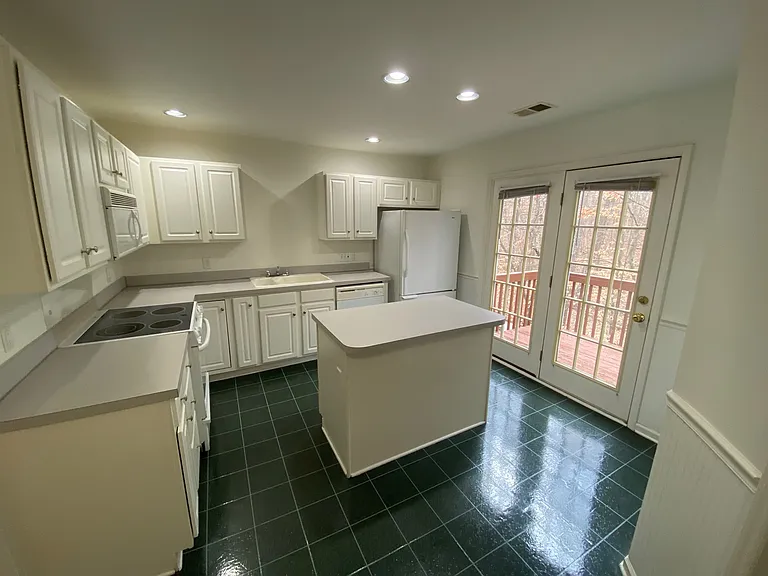 3763 Winborne Ln — Photo 5
