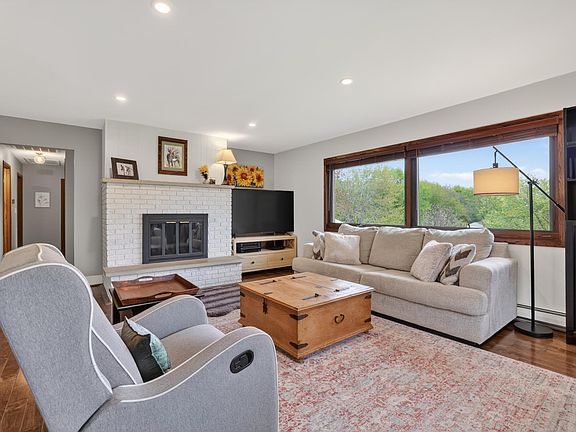 5th image of 1265 Robin Ln SE