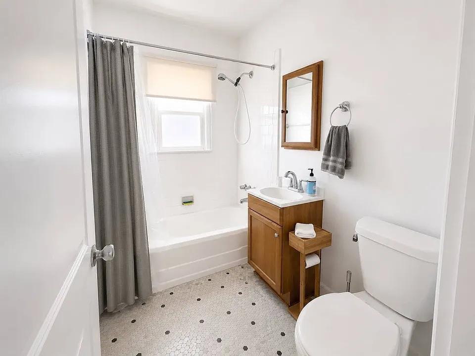 1716 1/2 7th Ave #1