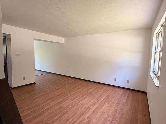 2nd image of 900 5th St #11571925