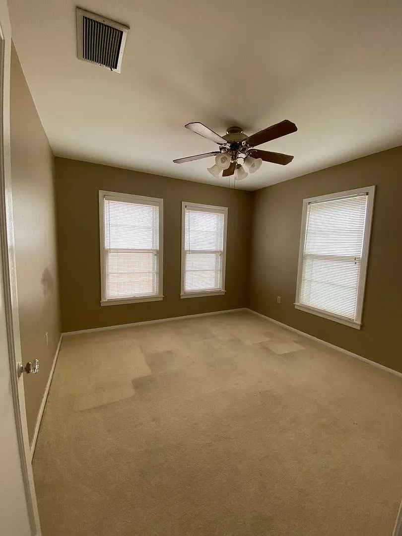 Large Family Home — Photo 4