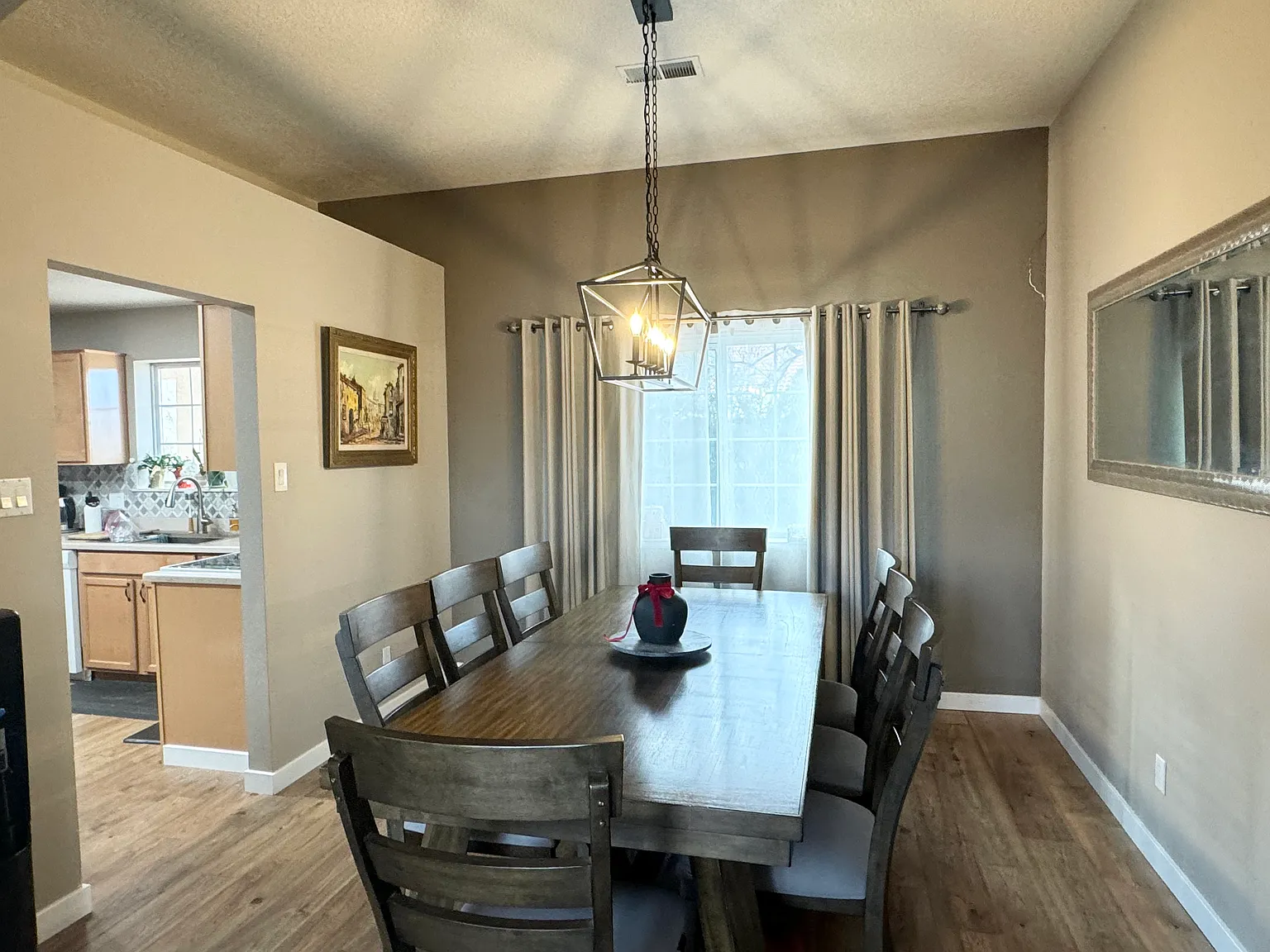 3 bed, 2322 sqft, $2,500 — Photo 4