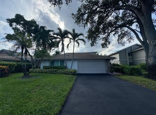 76 Ivy Rd, Hollywood, FL 33021