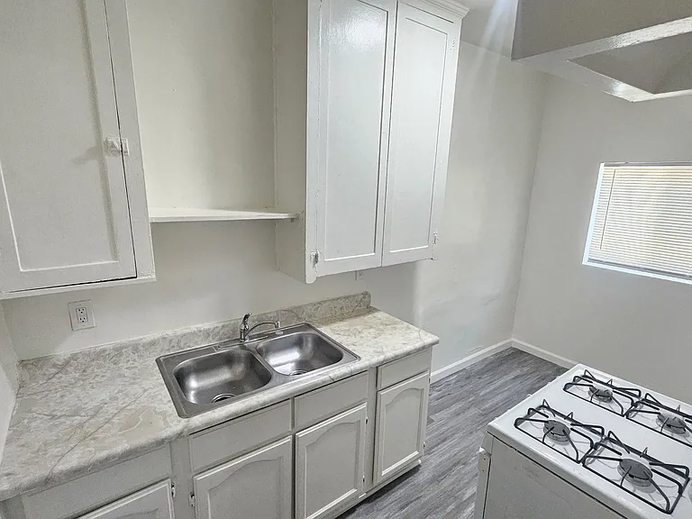 239 W 25th St #4 — Photo 5