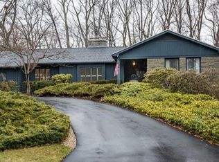 7 Longfellow Rd, Holyoke, MA 01040