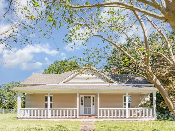 4030 Peachtree St, Hickory Grove, SC 29717