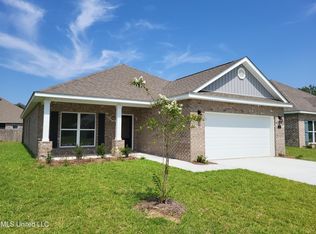 75 Saltmeadow Cir, Ocean Springs, MS 39564