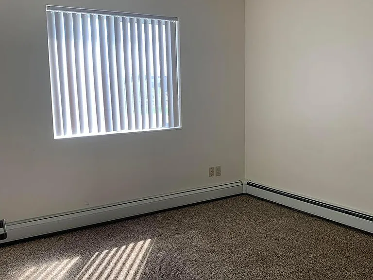 Dakota E & W Apartments — Photo 135