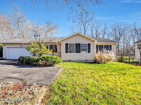 5177 Iroquois St, Tobyhanna, PA 18466