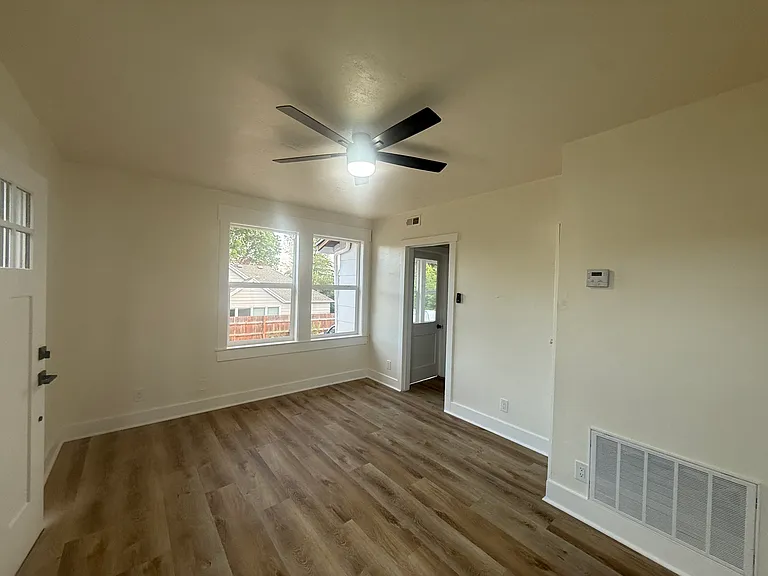 221 N L St #221 — Photo 5
