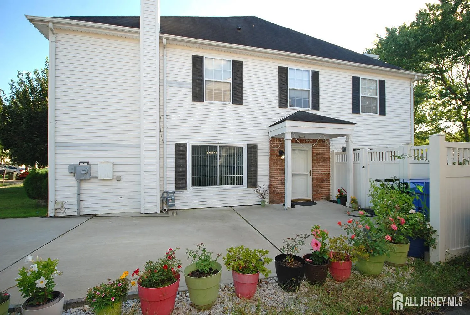 3 bed, 3.0 bath, 1760 sqft, $3,500 — Photo 1