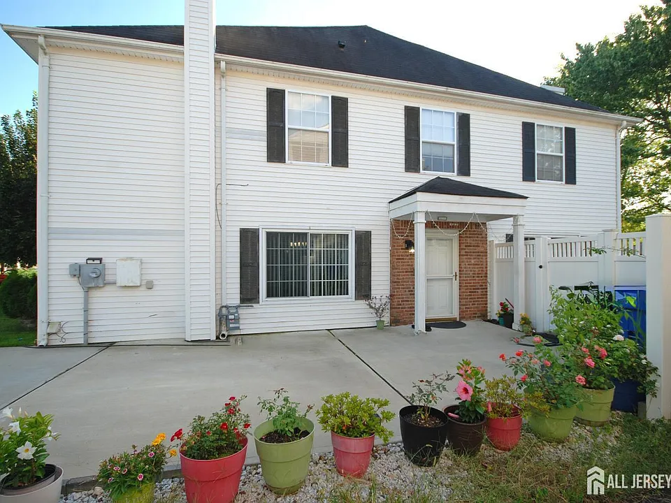 96 Brewster Cir