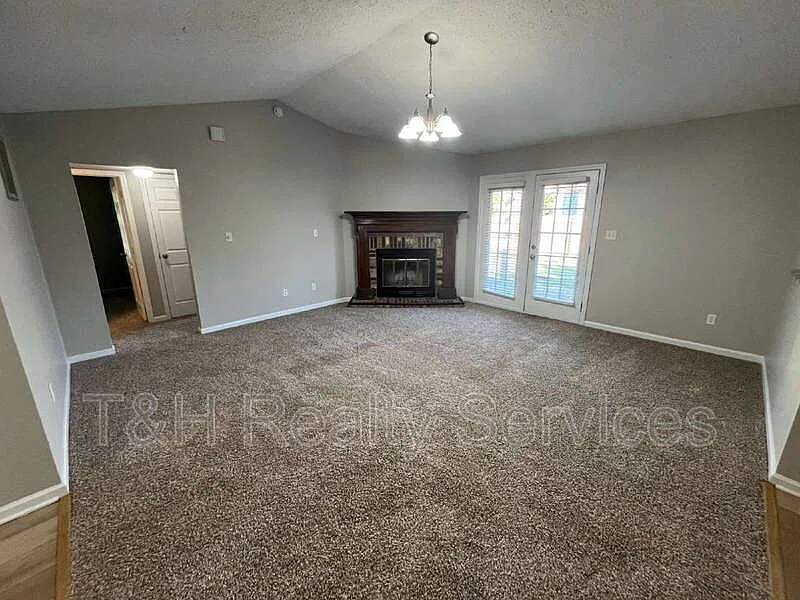 3 bed, 2.0 bath, 1348 sqft, $1,800 — Photo 4