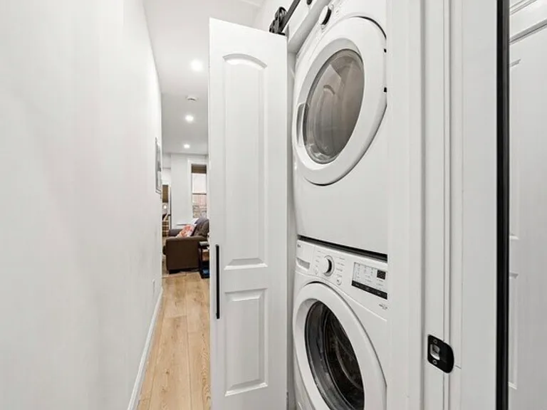 31 Irving St #4 — Photo 11