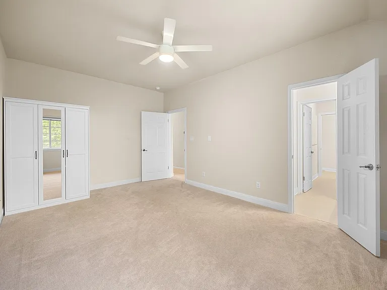 823 E 38th St — Photo 31