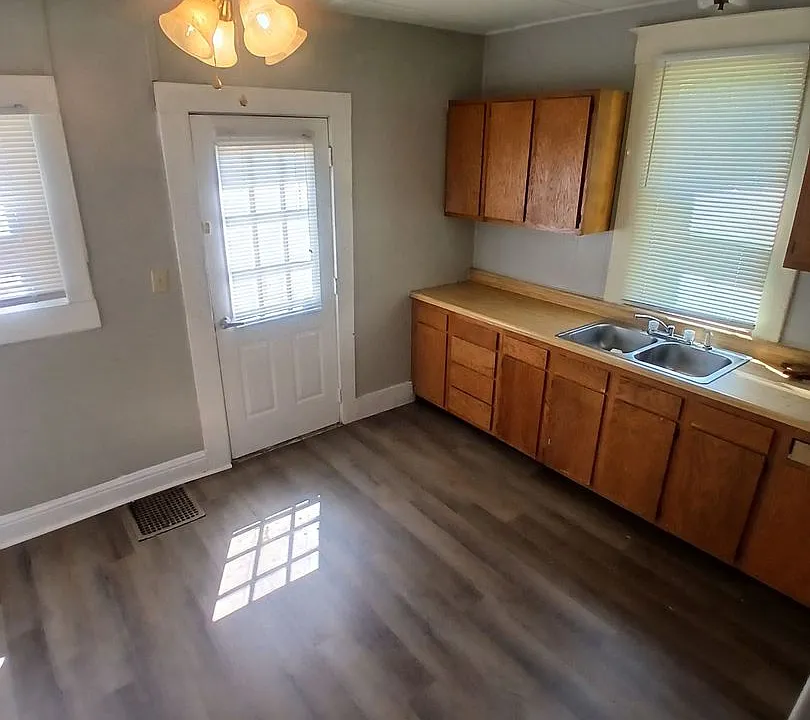 1719 & 1719 1/2 W Adams St. (Wynn Funds LLC)