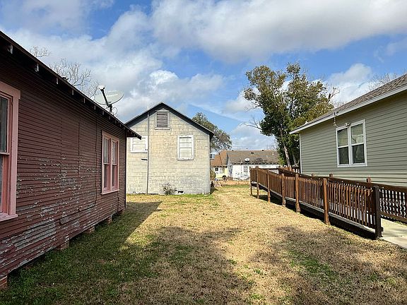 2nd image of 598 Campus St
