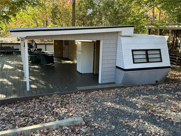 112 Sycamore St, New London, NC 28127