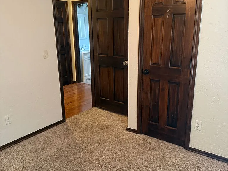 1082 Castlebury Mansion — Photo 20