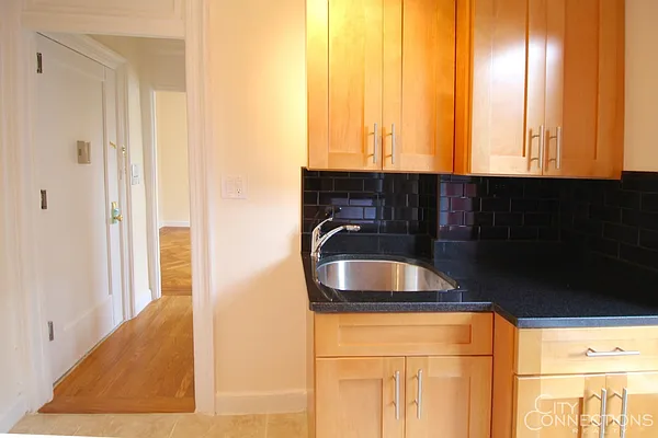 Rented by City Connections Realty | media 19