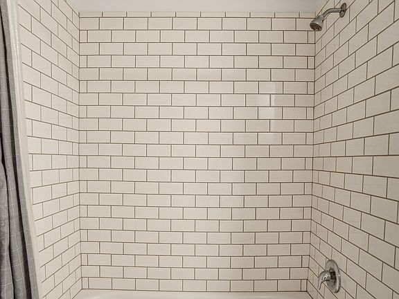 5th image of 314 E Ermina Ave