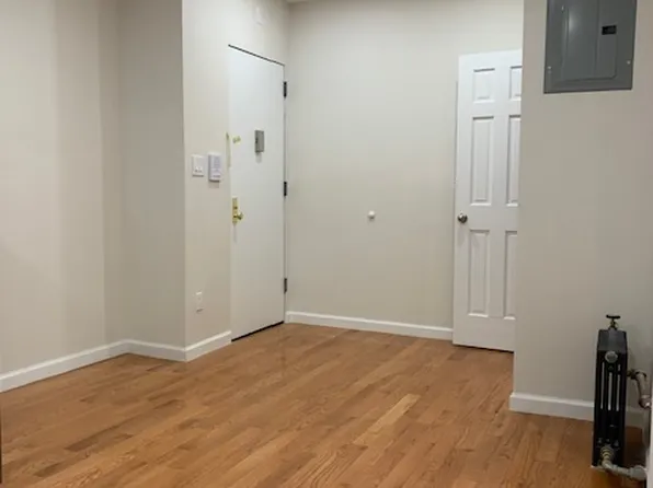 183 Thompson Street image 1 of 8