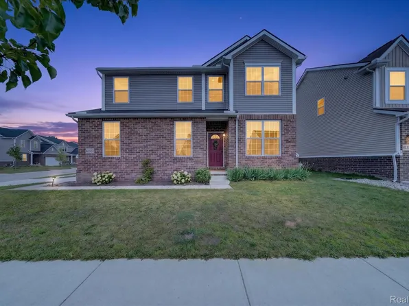 41372 Snowdon Dr, Clinton Township, MI 48038
