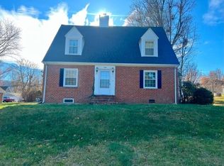1042 Lyndhurst Rd, Waynesboro, VA 22980