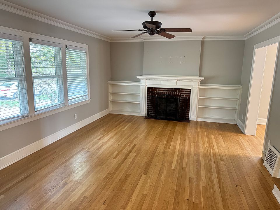 HWFs, Natural fireplace & built in shelving in spacious and light living room
