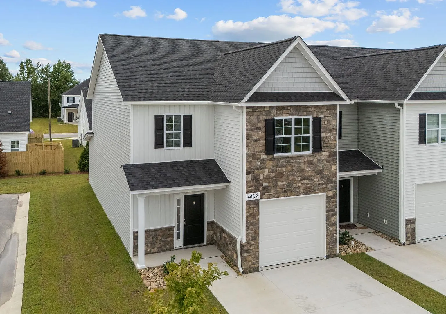 Brand New Townhome in Brook Hollow! Only .4 miles from ECU Health! — Photo 3