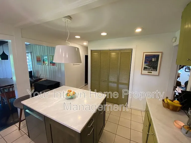 1080 Benteen Ave SE — Photo 11