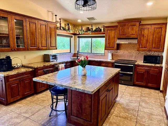 77 Cougar Dr — Photo 8