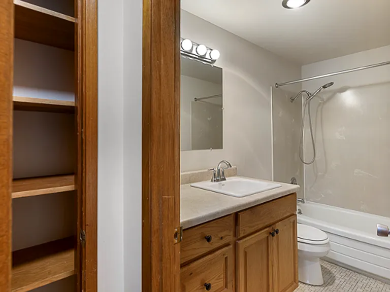 Aloha House Apartments — Photo 10
