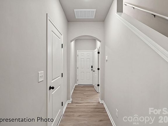 2nd image of 203 Roxanna Ct