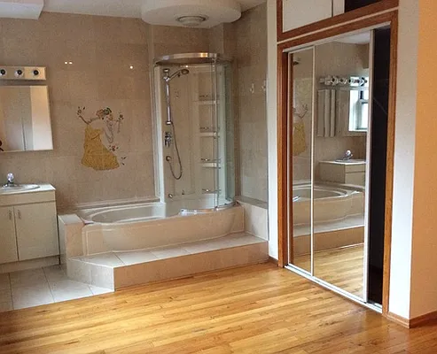 Rented by New York Realty Minimax Inc | media 35