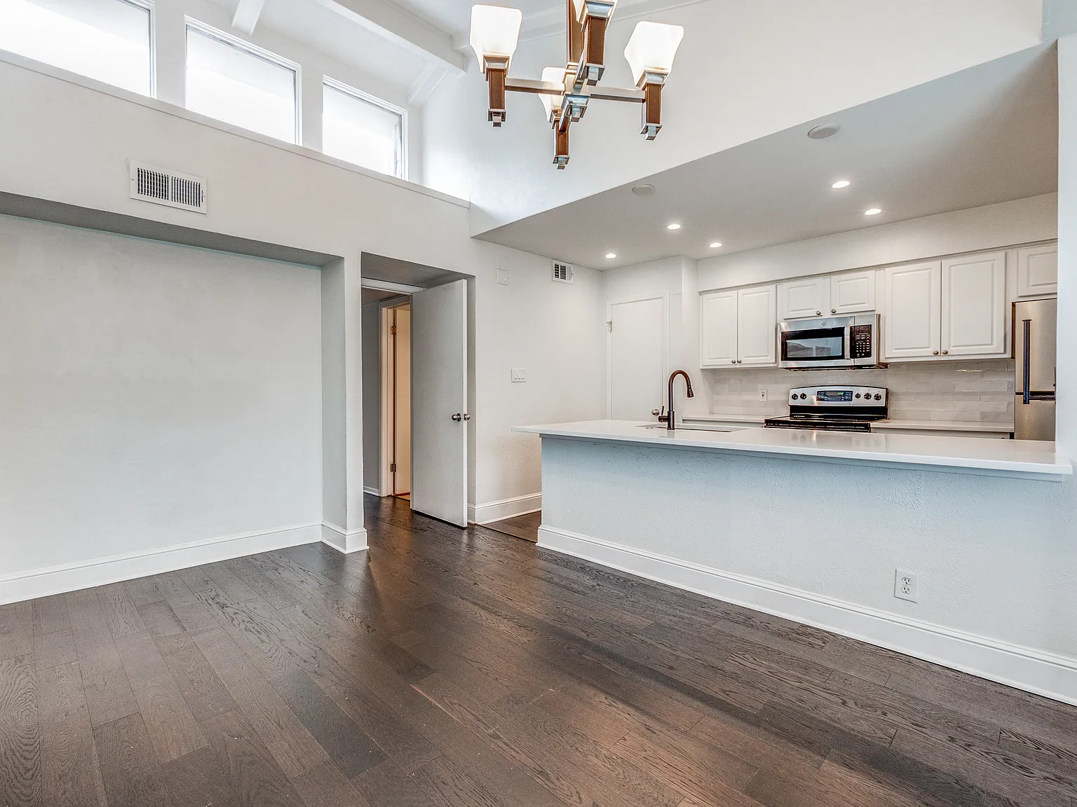 3 bed, 1224 sqft, $2,400 — Photo 4